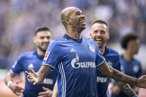  沙尔克04历史性降级引发球迷抗议潮  